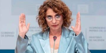 Responsable del Ministerio de Hacienda explica en rueda de prensa la devolución de 1.200 € en la Declaración de la Renta